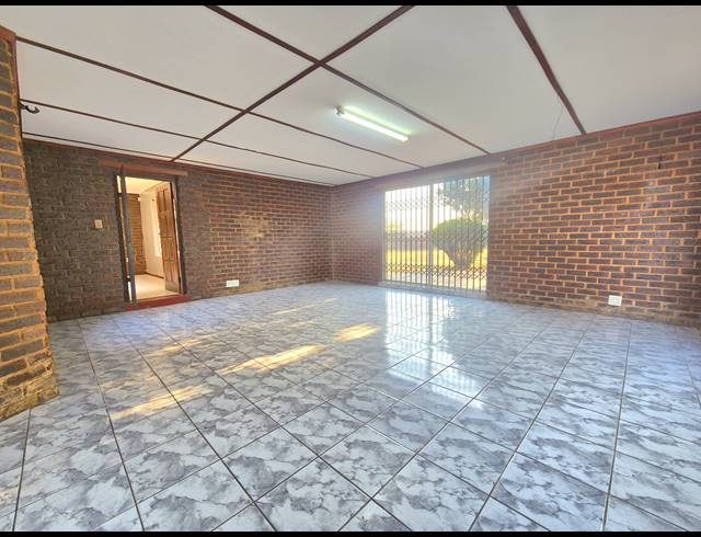 2 BEDROOM HOUSE TO LET IN DALPARK